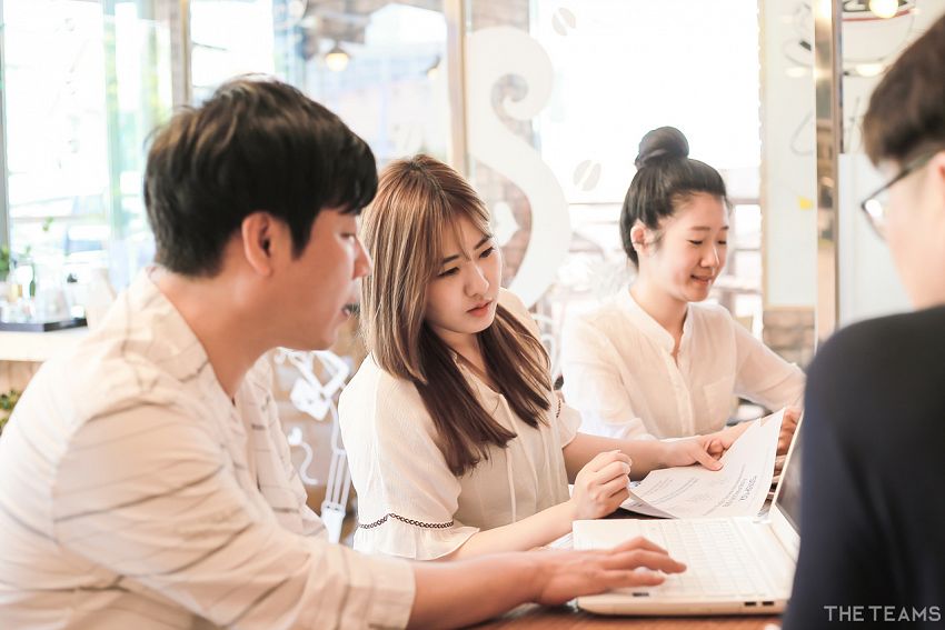 견적의신 - '이직은 없다. 채용만 있을 뿐' 아크릴 마트 팀터뷰 사진 8 (더팀스 제공)