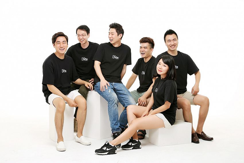 (주)투블루 - 카드뉴스 제작툴 타일을 만드는 사람들 개발자편 팀터뷰 사진  (더팀스 제공)