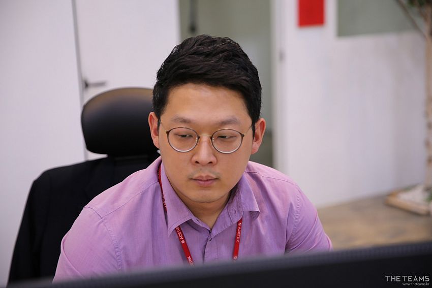 (주)에이스탁 - ‘자리가 사람을 만든다고 했던가요?’ 고태호 에이스탁 증권 사업팀 팀장 팀터뷰 사진  (더팀스 제공)