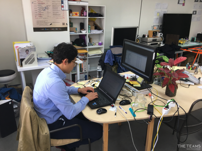 주식회사씨세론 - ‘2주 전 연봉 6천 걷어차고 나왔어요. 사서 고생하는 것과 배를 째는 무모함을 즐겨요.’ 씨세론 이준행 CTO 팀터뷰 사진 2 (더팀스 제공)