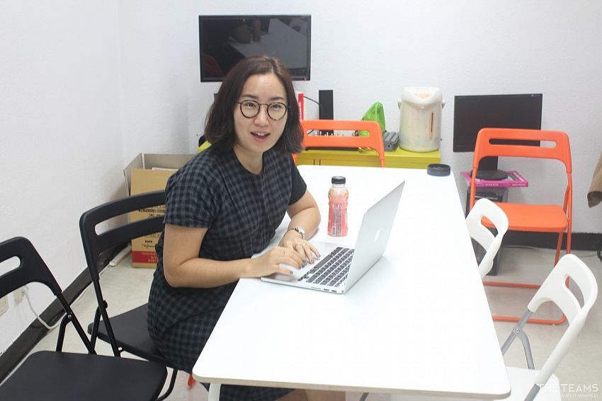 펜션으로 튀어라 - ‘캐나다 포기하고 선택한 스타트업’ 펜션으로튀어라 박원희 디자이너 팀터뷰 사진  (더팀스 제공)