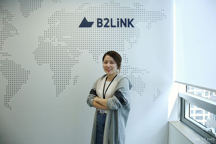 ㈜비투링크 - 문과 출신 코덕 디자이너, 한혜정 비투링크 파트장 팀터뷰 사진  (더팀스 제공)
