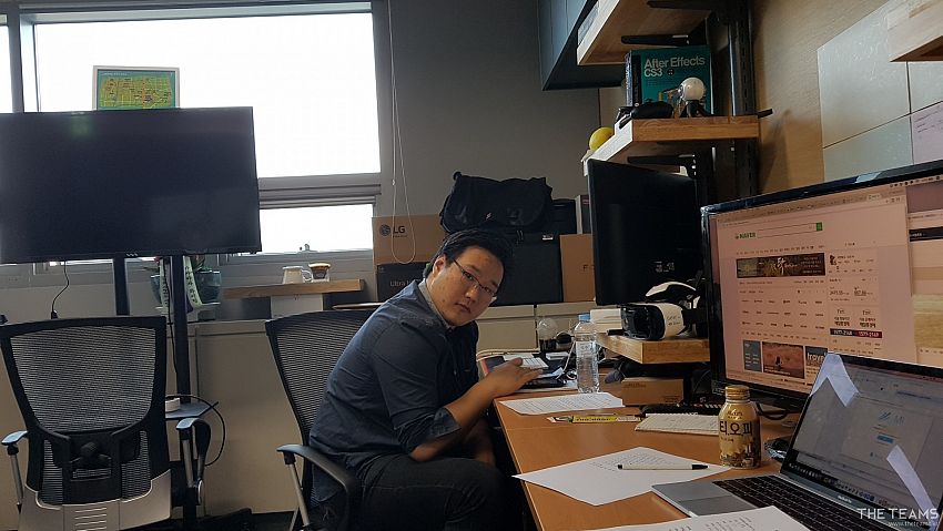 코믹스브이 - 뚝딱뚝딱 뭐든 만들어내는 만능 개발자, 황호진 코믹스브이 개발팀장 팀터뷰 사진  (더팀스 제공)