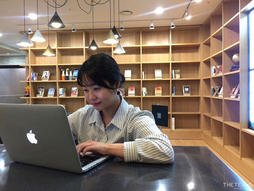 (주)잘노는 - 웃음 많은 UI/UX 디자이너, 놀담 최윤영 팀터뷰 사진  (더팀스 제공)