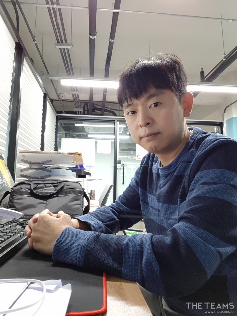 소프트런치(SoftLunch) - 대표라면 쉽게 설명할 줄 알고 많이 들어야 합니다, 소프트런치 배진흥 대표 팀터뷰 사진  (더팀스 제공)