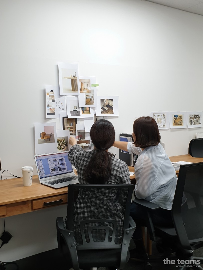 이해라이프스타일 - 건축학과 출신의 홈 스타일러, 이해라이프스타일 김동화 디자이너 팀터뷰 사진  (더팀스 제공)