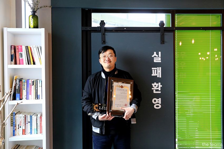 믹스앤픽스 - 내가 진짜 하고 싶은 일을 하는 회사, 믹스앤픽스 김태환 대표 팀터뷰 사진  (더팀스 제공)