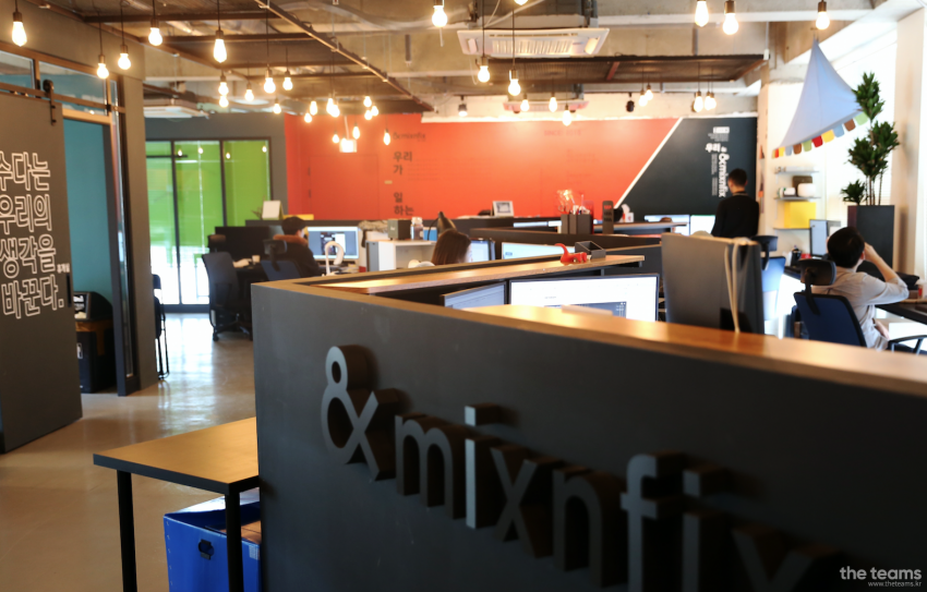 믹스앤픽스 - 내가 진짜 하고 싶은 일을 하는 회사, 믹스앤픽스 김태환 대표 팀터뷰 사진 1 (더팀스 제공)