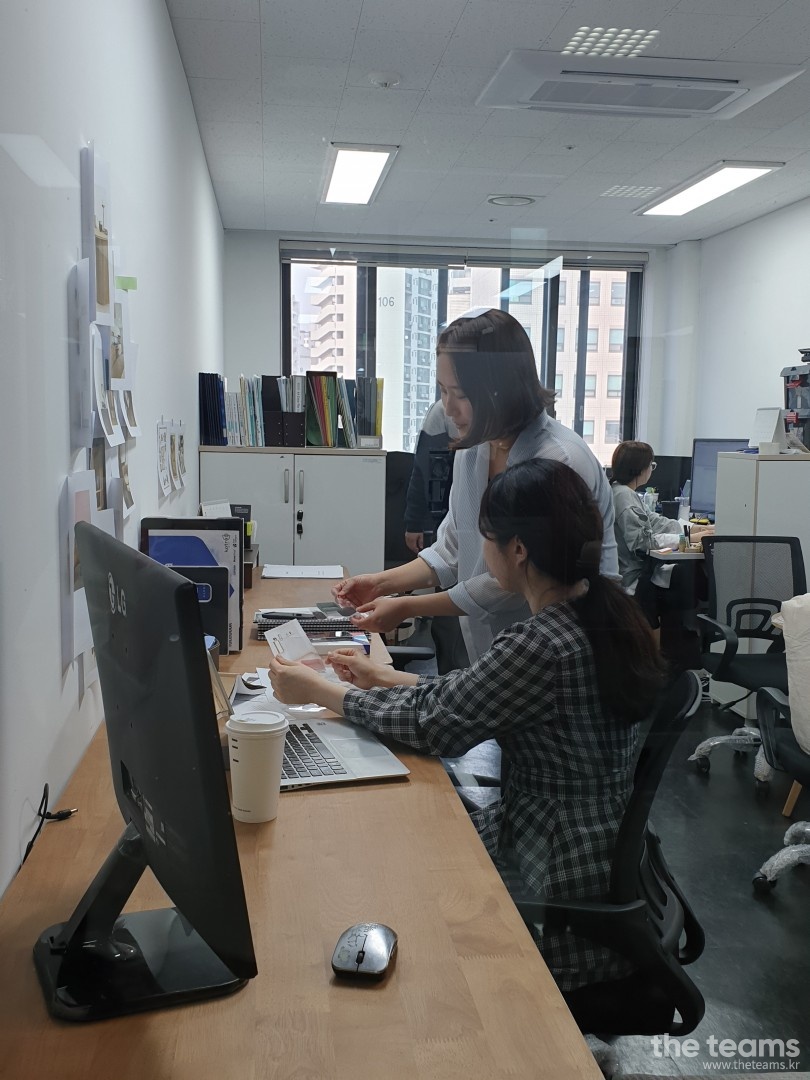 이해라이프스타일 - 건축학과 출신의 홈 스타일러, 이해라이프스타일 김동화 디자이너 팀터뷰 사진 1 (더팀스 제공)