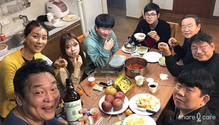 새벽까지 남았던 전사들(?), 밤늦은 시간까지 이야기를 나누었습니다